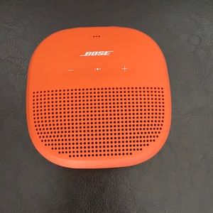 Bose portable speaker like new